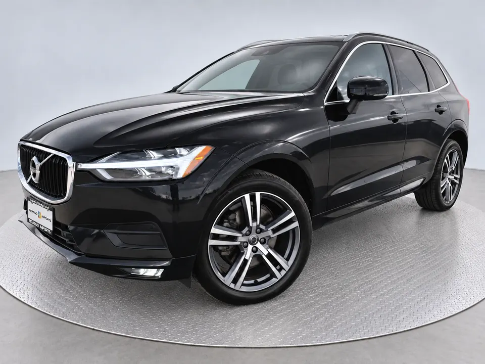 2021 VOLVO XC60 T6 Momentum, Black, foto 1 en Picasso Imports Fishers, Indiana