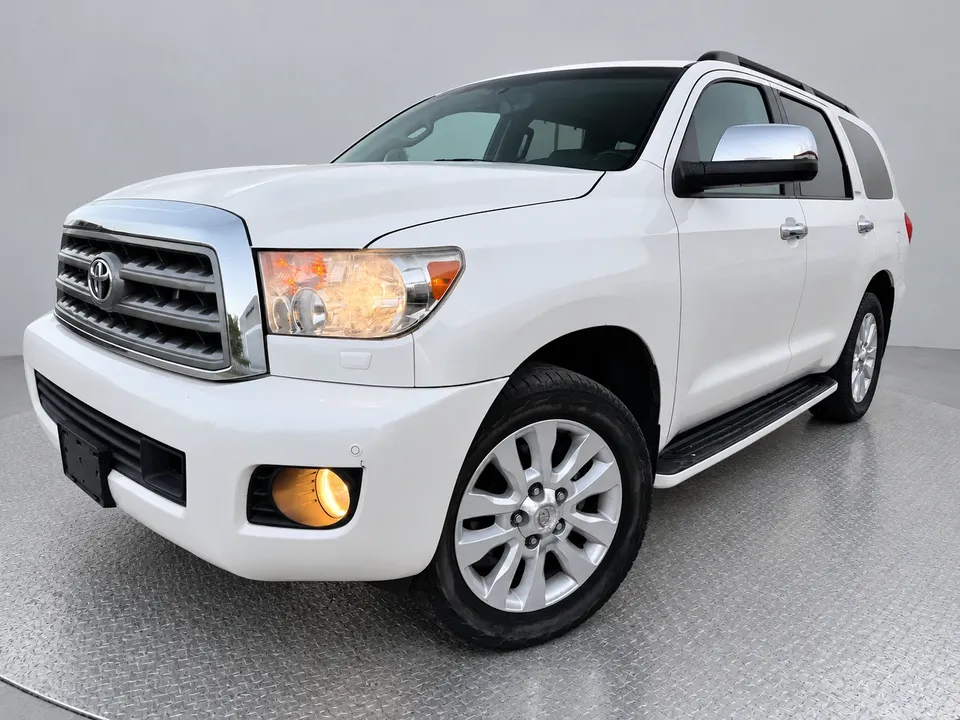 2011 Toyota Sequoia 4WD LV8 FFV 6-Spd AT Platinum (Natl), Pearl White, foto 1 en Picasso Imports Westfield, Indiana